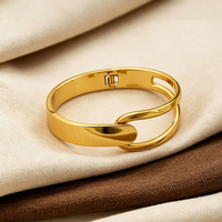 Bracelet jonc asymétrique évidé en acier inoxydable pour femme, étanche, vente en gros, accessoires de bijouterie, cadeaux pour femme