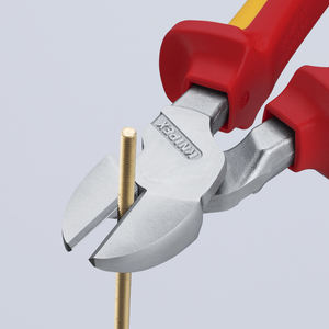 KNIPEX 74 06 200 SB Alicates de corte diagonal de alta resistencia con mangos aislados y empuñaduras multicomponentes - Product Image 2