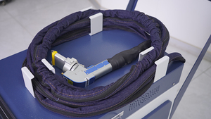 2025 nouveau Type 200W Machine de nettoyage laser à main multi-usage pour l'élimination de la rouille sur le bois pierre acier inoxydable caoutchouc - Product Image 3