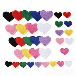 绣花新款铁各种颜色四尺度简单纯色心形贴片用于帽袋电话装饰 - Product Image 1