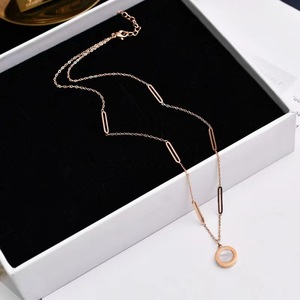 Collana con ciondolo in pietra nera con numeri romani placcati in oro 18 carati di alta qualità collana rotonda in acciaio inossidabile per donna - Product Image 6