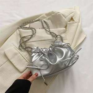 Bolso de hombro tipo cubo con cordón y diseño de lazo - Product Image 3