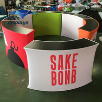 Nouvelle Arrivée Salon Stand Lumières Comptoir 20x20 Marque Podium Incurvé Tissu Salon Affichage Événement Stand Table