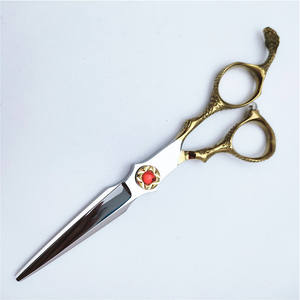 Tijeras de Peluquería Inoue Kazunari de 62 mm, Uso Profesional en Salón de Belleza, para Diestros, Mango Dorado con Gema Roja - Product Image 2