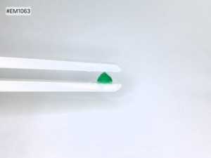 พลอยมรกตแซมเบียทรงแปดเหลี่ยม 1.22 กะรัต ใหม่ล่าสุด คุณภาพเยี่ยม ความใสดี เหมาะสำหรับทำแหวนและจี้ - Product Image 5