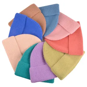 Bonnet personnalisé en gros/100% acrylique votre propre logo de broderie bonnet tricoté à la mode chapeau d'hiver personnalisé avec pompon
