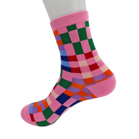 Prix d'usine, chaussettes décontractées épaisses respirantes antidérapantes pour femmes, chaussettes en tricot à carreaux colorées à la mode, usage quotidien