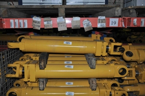 10C0034X0 ZLC50C.25.1 กระบอกไฮดรอลิกสำหรับรถตักล้อยาง Liugong 30 รุ่นที่ใช้ร่วมกันได้ อะไหล่เครื่องจักรก่อสร้างจากโรงงานโดยตรง - Product Image 5