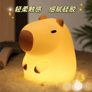 Ночник капибара из мягкого силикона для детской и спальни USB перезаряжаемый тёплый белый LED сенсорное затемнение таймер мягкое - Product Image 4