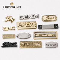 Étiquette métallique découpée en 3D personnalisée APEX Manufacturer, conception de marque, étiquette métallique OEM ODM, logo métallique en relief pour sacs et vêtements
