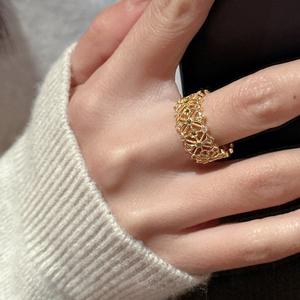 Bague rétro en argent pur S925, petite fleur, design creux, avec incrustation tendance, luxe léger, bague à la mode pour la vente en gros - Product Image 2