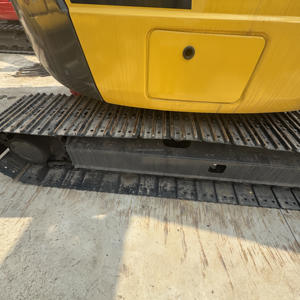 Excavatrice Komatsu PC78US d'occasion, très demandée, conforme EPA CE, poids opérationnel 7,4 tonnes, capacité de la benne 0,4 m³, fabriquée au Japon, modèle chenillé. - Product Image 2