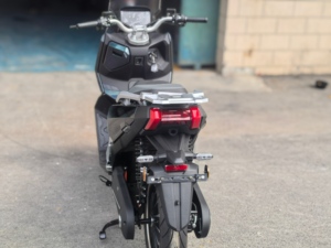 Motocicleta de Alta Gama con Batería ADV, Neumáticos 100% de 14 Pulgadas y Batería Extraíble - Product Image 2