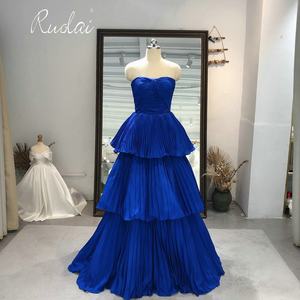 Gaun Pesta Panjang untuk Pesta <span class=keywords><strong>Prom</strong></span> A-Line Tiered Satin Berlipat Berlipat Cantik Elegan Desainer OEV-L4375 - Product Image 1