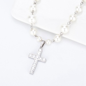 สร้อยคอไขว้สแตนเลสสตีลประดับมุก สีขาว สำหรับทุกเพศ สวมใส่ได้ทุกวัน ดีไซน์เรขาคณิต รุ่น XYN0001 - Product Image 1