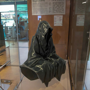 Statua Personalizzata in Bronzo Nero di Fantasma che Emmerge dall'Acqua, Arte Paesaggistica per Piazze, Parchi, Fronti Marini, Hotel e Attrazioni Turistiche - Product Image 1