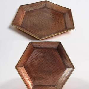 Plateau de service élégant LEATHERVINES finition cuivre |   Plateau hexagonal 16x15 pouces pour fêtes, repas et accessoires de table décoratifs 2026 - Product Image 1