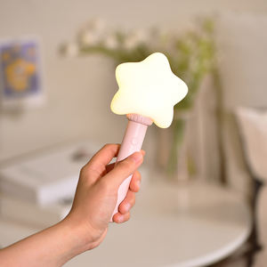 Stella a portata di mano portatile ricaricabile a LED luce notturna Mini Silicone USB lampada colorata novità per uso scolastico - Product Image 3