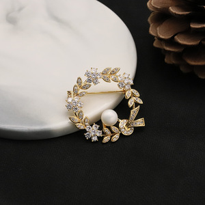 Broche de Perlas Cultivadas de Lujo Chapado en Oro para Regalo del Día de la Madre, Regalo de Cumpleaños, para Abuela, Esposa, Joyería Elegante - Product Image 3