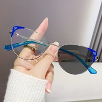 Nouvelle Arrivée Lunettes Classiques à Monture Métallique Pleine, Verres Photochromiques, Anti-Lumière Bleue, Style Œil de Chat, Unisexe