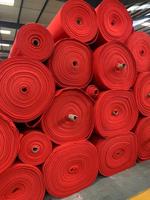 100% Polyester Einweg-Teppich in Allen Farben für Ausstellungen / Hochzeiten / Messen Roter Teppich für Innen- oder Außenbereich Veranstaltungsteppich