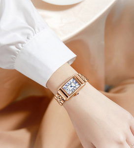 <span class=keywords><strong>Orologio</strong></span> al Quarzo da <span class=keywords><strong>Donna</strong></span> con <span class=keywords><strong>Cinturino</strong></span> in <span class=keywords><strong>Pelle</strong></span> e Cassa in Acciaio Inossidabile, Impermeabile, Design alla Moda, Quadrante Quadrato, Logo OEM, Stile Retrò ed Elegante - Product Image 4