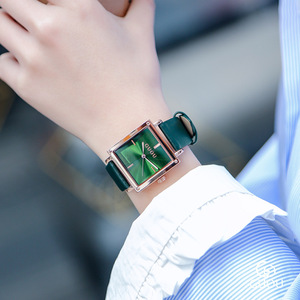 นาฬิกาทรงสี่เหลี่ยมเล็กสไตล์เรโทร สายหนังวินเทจ สำหรับผู้หญิง - Product Image 5