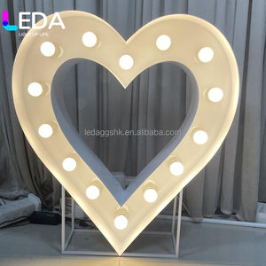 LEDA Support de lettres et chiffres lumineux LED en métal en forme de cœur de 4 pieds pour accessoires de mariage, décoration de toile de fond d'anniversaire - Product Image 1