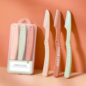 Rasoir Dermaplaning Pliant en Acier Inoxydable pour Sourcils avec Lame Micro-Guard - Product Image 6