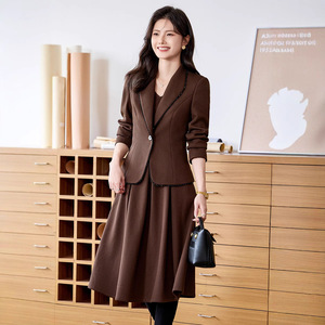 Women's Professional Blazer Solid Color Polyester Anti-Wrinkle Casual Suit Jacket for Mothers and Commuters - Product Image 1