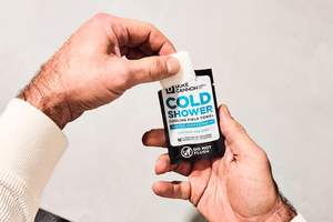 Lingettes pour le corps OEM pour hommes Lingettes nettoyantes rafraîchissantes pour le <span class=keywords><strong>visage</strong></span> et le corps Serviettes de douche humides emballées individuellement - Product Image 4