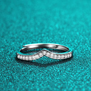 Vente en gros d'anneaux pour femmes en argent sterling 925 avec moissanite en forme de <span class=keywords><strong>V</strong></span> - Product Image 3