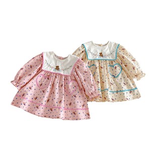 Abito da principessa autunnale per bambina con stampa floreale di orsi, colletto alla marinara e ricami. - Product Image 5