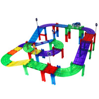 Wellbbplay 80 pièces, kit de circuit de course magnétique transparent coloré, blocs de construction magnétiques DIY avec mini voitures de course pour les tout-petits