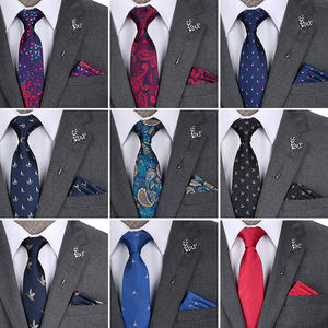 طقم ربطة عنق حرير 100% مع منديل وشعار مخصص في علبة هدايا - Product Image 2