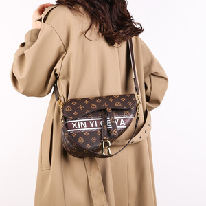 Xin Yigeya Bolso tipo bandolera pequeño de PU para mujer con cremallera y correa ajustable - Product Image 3