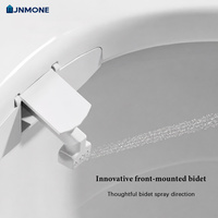Toilette intelligente minimaliste avec chasse d'eau activée par le pied et filtre à eau sain
