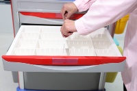 Chariot de surveillance médicale pour patient, design moderne, en ABS, pour hôtels, centres commerciaux, cliniques extérieures et équipements médicaux
