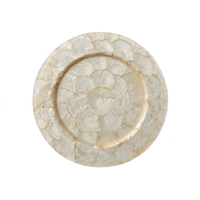 Assiette de service ronde de luxe écologique en coquille de Capiz blanche avec noyau en MDF et bambou du Vietnam pour la décoration de table à la maison