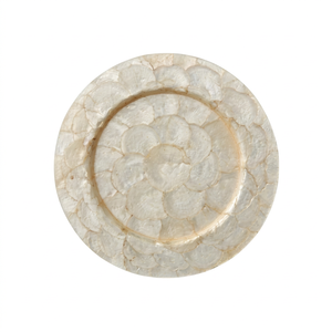 Assiette de service ronde de luxe écologique en coquille de Capiz blanche avec noyau en MDF et bambou du Vietnam pour la décoration de table à la maison - Product Image 1