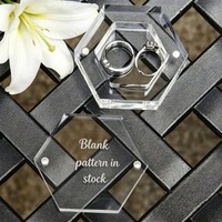 Boîte à bagues en acrylique personnalisée avec gravure personnalisée, boîte à bijoux hexagonale transparente pour bagues de mariage, boîte à souvenirs pour cérémonie, cadeau