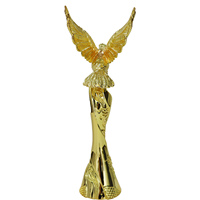 Résine personnalisée oiseau aigle faucon trophée belle décoration de la maison prix Statuette pour ornements de bureau ou cadeau personnel