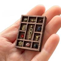 Mini Boîte de Présentation Gothique Vintage en Bois pour Échantillons, Petite Boîte à Ombres pour Cristaux, Coquillages et Minéraux, Boîte à Curiosités Naturelle Multi-compartiments Portable, Style Sorcière