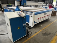 Routeur CNC SUDA haute précision modèle EC, entièrement automatique, machine de gravure CNC 1300x2500mm avec dispositif rotatif