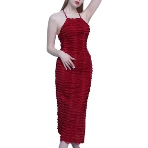 Robe d'été féminine Super Fairy Dali verte à pois avec dos nu rouge et fente latérale pour les vacances à la plage ou les soirées - Product Image 1