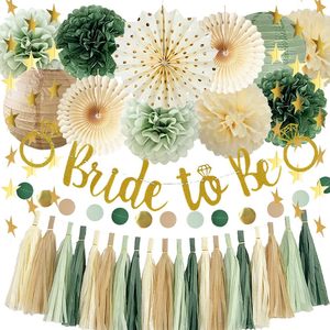 Décorations de fête prénuptiale vert sauge, bannière « Future mariée », pompons en papier vert sauge, guirlandes à franges, décorations pour fête de mariage - Product Image 1