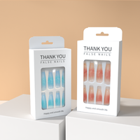 Nouveauté Boîte d'emballage de faux ongles avec logo personnalisé Petites boîtes de papier de faux ongles cosmétiques pour paquet avec cintre