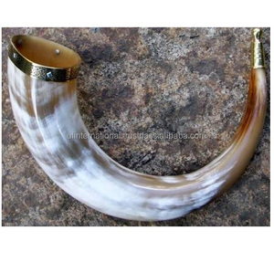 Corne à boire noire au design élégant avec support en cuir et couleur de corne naturelle taille personnalisée prix bon marché - Product Image 4