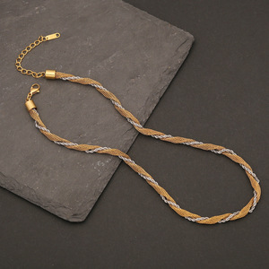 Collection de colliers fantaisie |   Collier ras du cou en acier inoxydable plaqué or 18 carats PVD, chaîne mélangée faite à la main, design unique pour femmes - Product Image 5