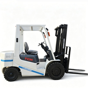 Chariot élévateur diesel d'occasion TCM 3 tonnes, pneus pleins, mât bi-étages, longueur de fourche 1070 mm, déplaceur latéral hydraulique, Isuzu - Product Image 1